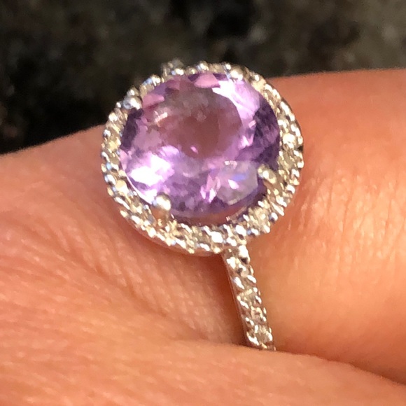 Amethyst and pave diamond cocktail ring - Picture 2 of 6